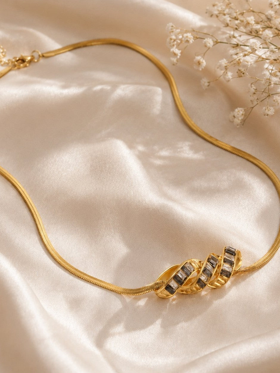 Baguette Twist Choker